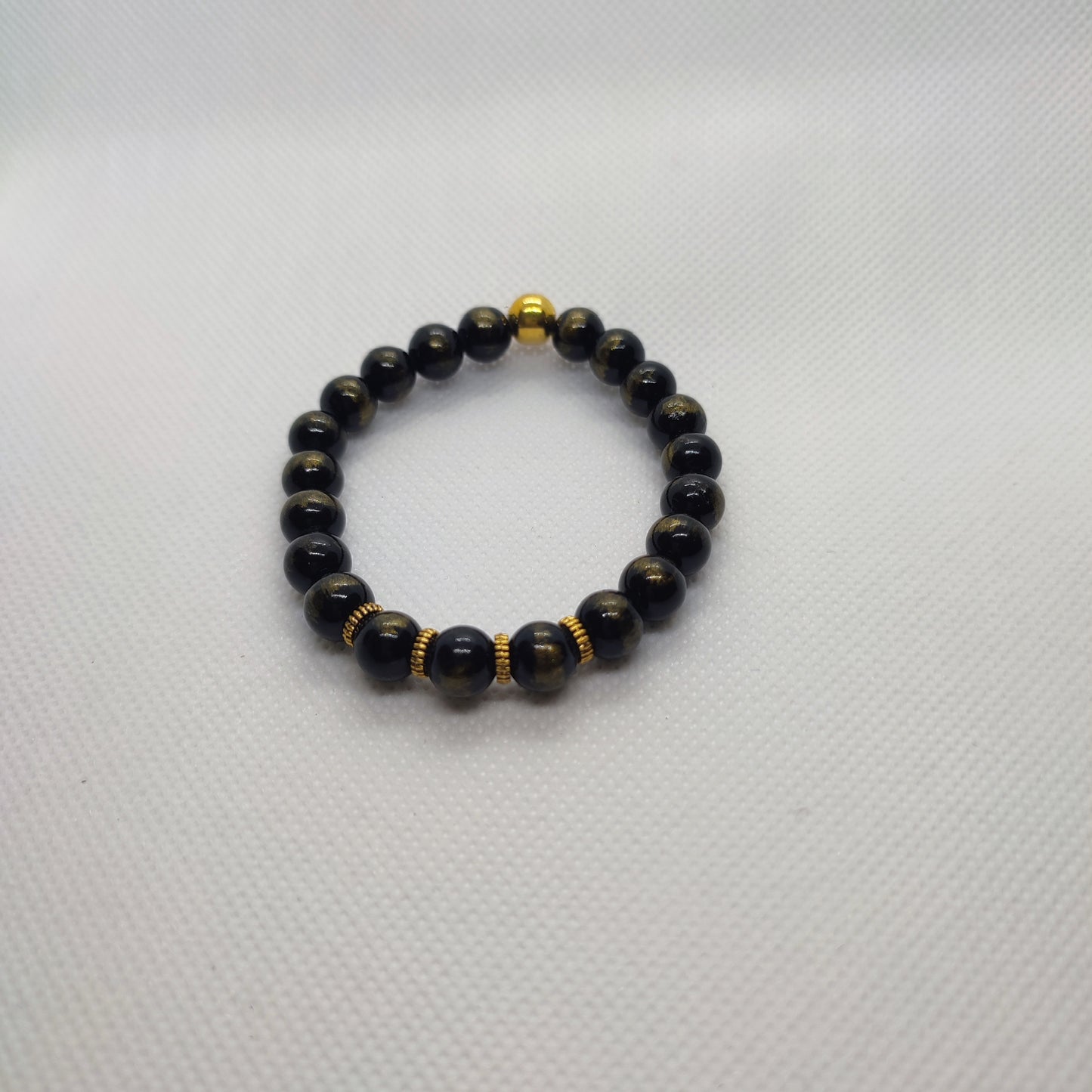 Pulseira Jade Preta com detalhes Dourados